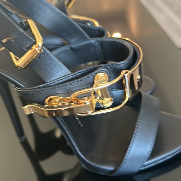 Giuseppe Zanotti buckled sandals NEVER WORN - Picture 6 of 8